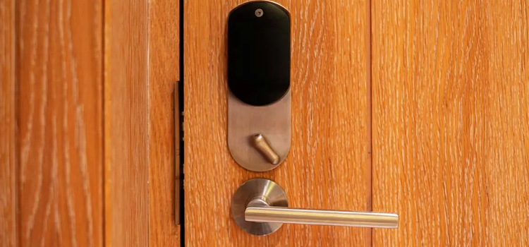 Automatic Locking Door Knob Keyes